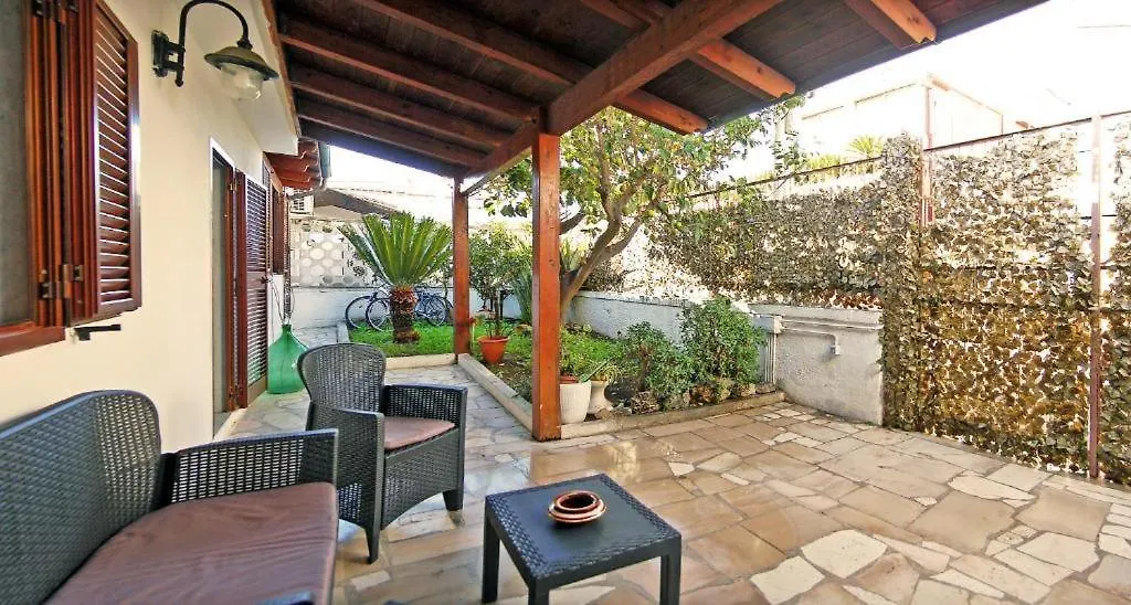 Sea Breeze Villa - Sole Apartment Bari 0*,